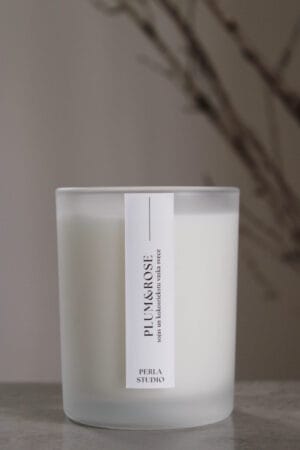 Aromātiskā svece PLUM & ROSE